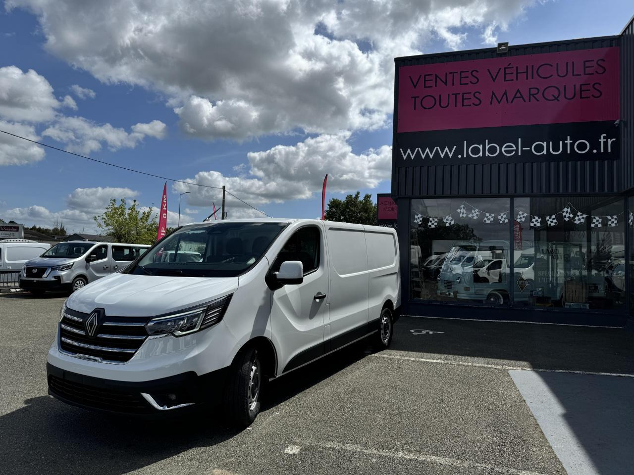 RENAULT Trafic L2H1 3000 Kg 2.0 Blue dCi - 130 L2H1 2 places - Skåpbil: bild 1 RENAULT Trafic L2H1 3000 Kg 2.0 Blue dCi - 130 L2H1 2 places - Skåpbil: bild 1