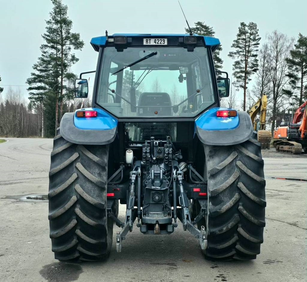 New Holland 8360 DT - Traktor: bild 5 New Holland 8360 DT - Traktor: bild 5