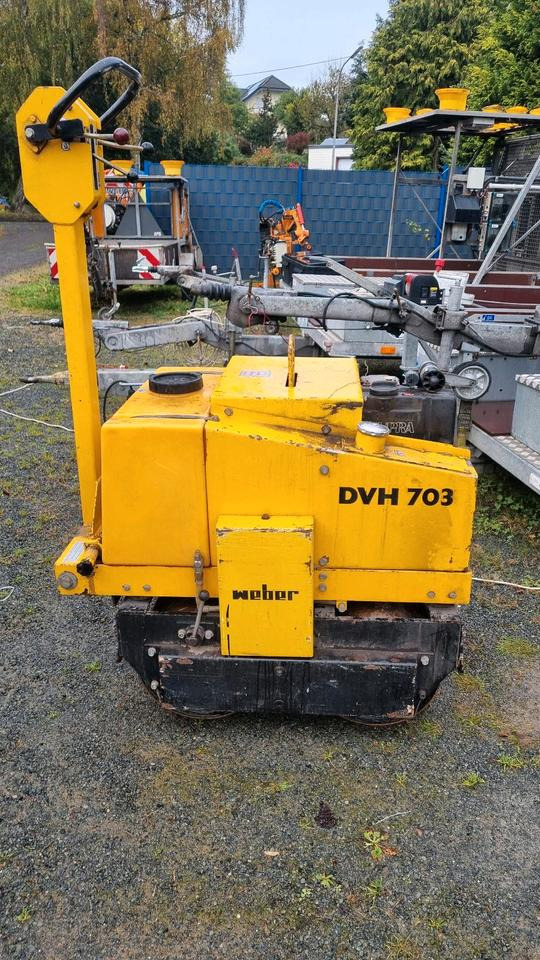DVH 701 Weber Walze Glattmantel Walze Rüttelwalze Dublex Vibrationswalze Rüttelplatte Strassenwalze Plattenverdichter DVH 603 - Små asfaltvältar: bild 1 DVH 701 Weber Walze Glattmantel Walze Rüttelwalze Dublex Vibrationswalze Rüttelplatte Strassenwalze Plattenverdichter DVH 603 - Små asfaltvältar: bild 1