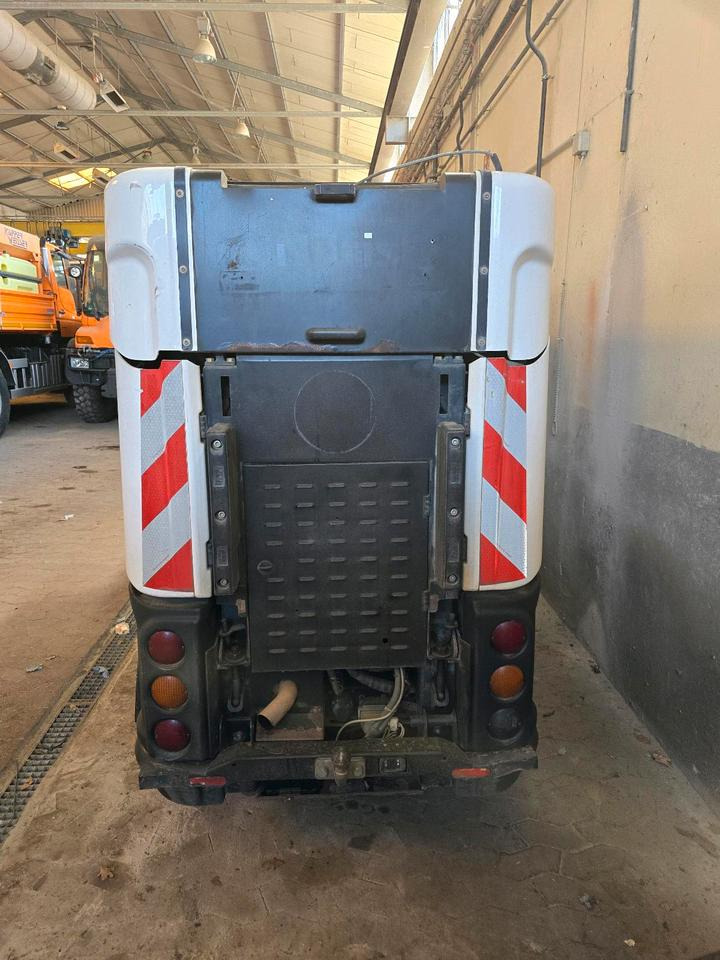 Nilfisk City Ranger 3500 Kehrmaschine Straßenkehrmaschine mit Schmidt Bediendisplay Hako Kehreinheit - Sopmaskin: bild 4 Nilfisk City Ranger 3500 Kehrmaschine Straßenkehrmaschine mit Schmidt Bediendisplay Hako Kehreinheit - Sopmaskin: bild 4