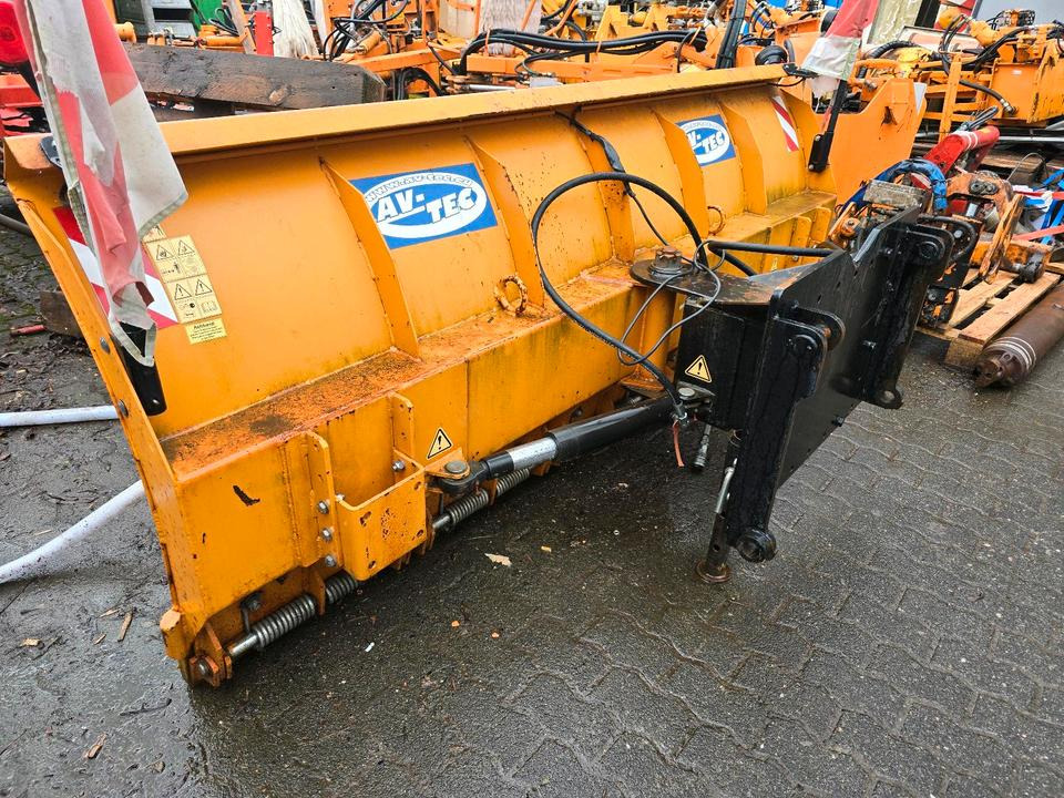 Schneepflug für Schaeff U. Yanmar Radlader Schneeschild Schneeschieber Schmidt Winterdienst - Snöplog: bild 1 Schneepflug für Schaeff U. Yanmar Radlader Schneeschild Schneeschieber Schmidt Winterdienst - Snöplog: bild 1