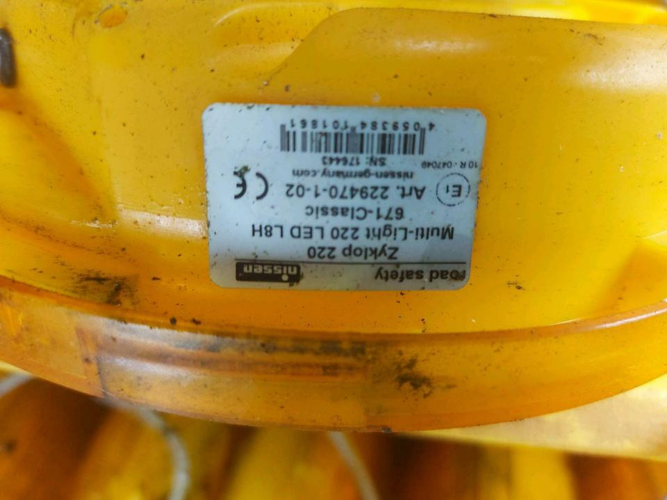 Nissen LED Vorwarner Leuchte Zyklop 220 Absperrtafel Vorwarntafel - Ljus/ Belysning: bild 3 Nissen LED Vorwarner Leuchte Zyklop 220 Absperrtafel Vorwarntafel - Ljus/ Belysning: bild 3