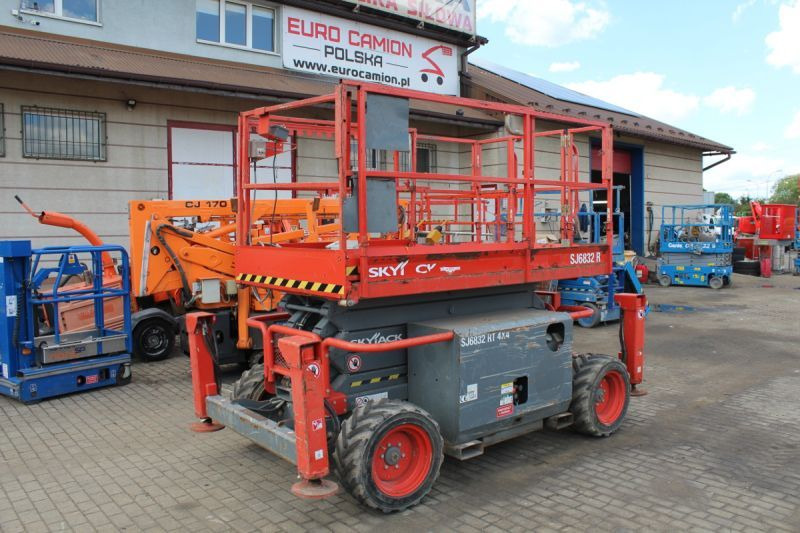 Podnośnik nożycowy 4x4 spalinowy 12 m Skyjack SJ6832RT - Saxlift: bild 1 Podnośnik nożycowy 4x4 spalinowy 12 m Skyjack SJ6832RT - Saxlift: bild 1