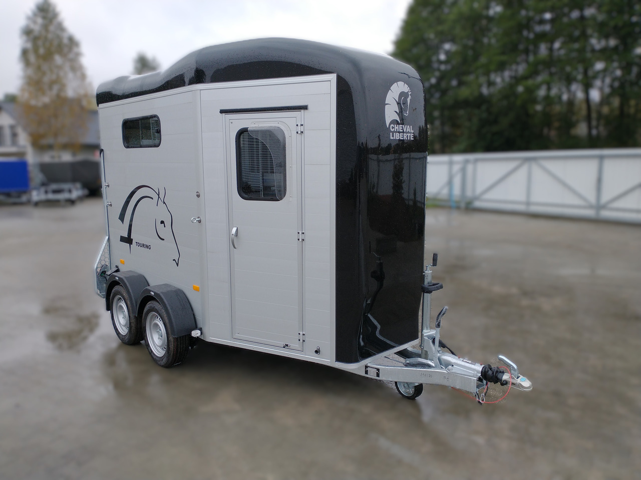 Cheval Liberté Touring Country + Siodlarnia, Debon - Hästsläp: bild 1 Cheval Liberté Touring Country + Siodlarnia, Debon - Hästsläp: bild 1