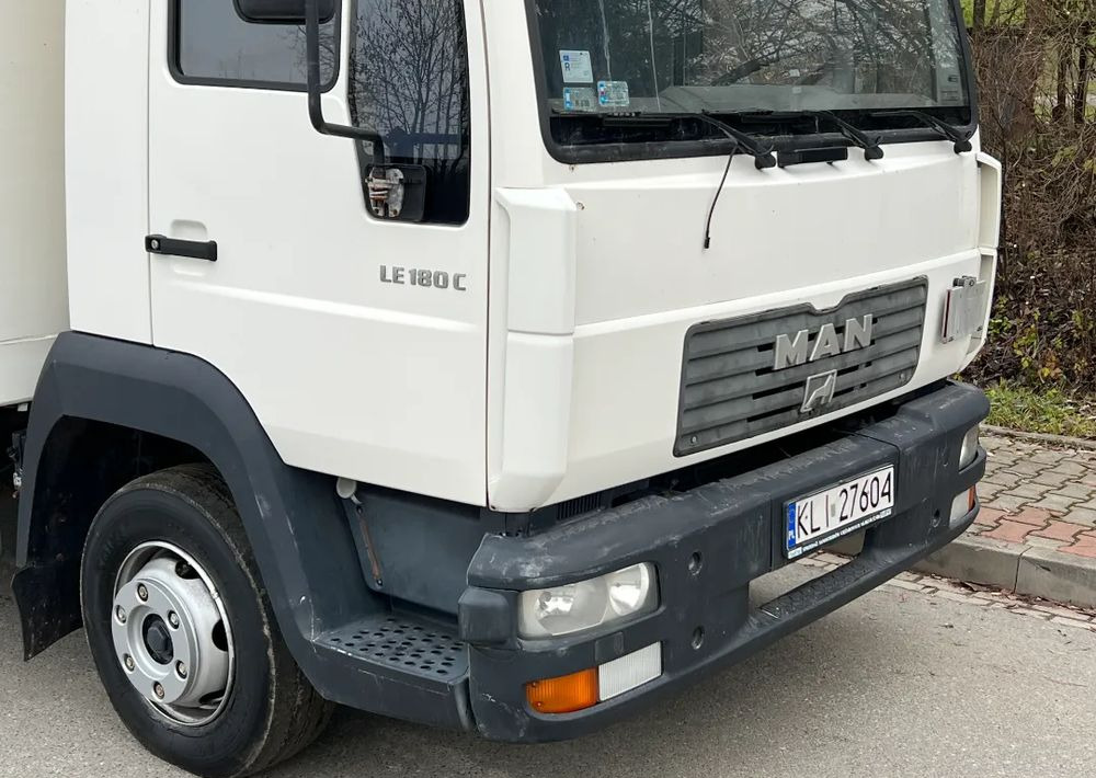 MAN MAN 8-180 KONTENER WINDA ZAŁADOWCZA - Lastbil med skåp: bild 3 MAN MAN 8-180 KONTENER WINDA ZAŁADOWCZA - Lastbil med skåp: bild 3