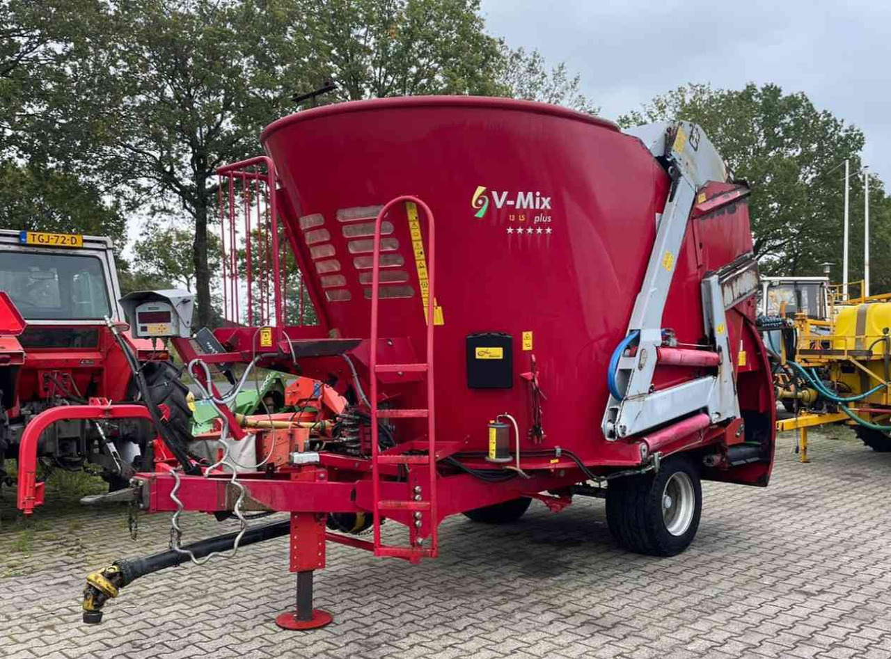 BVL V-Mix 12 LS Voermengwagen Voermachines - Fullfoderblandare: bild 1 BVL V-Mix 12 LS Voermengwagen Voermachines - Fullfoderblandare: bild 1