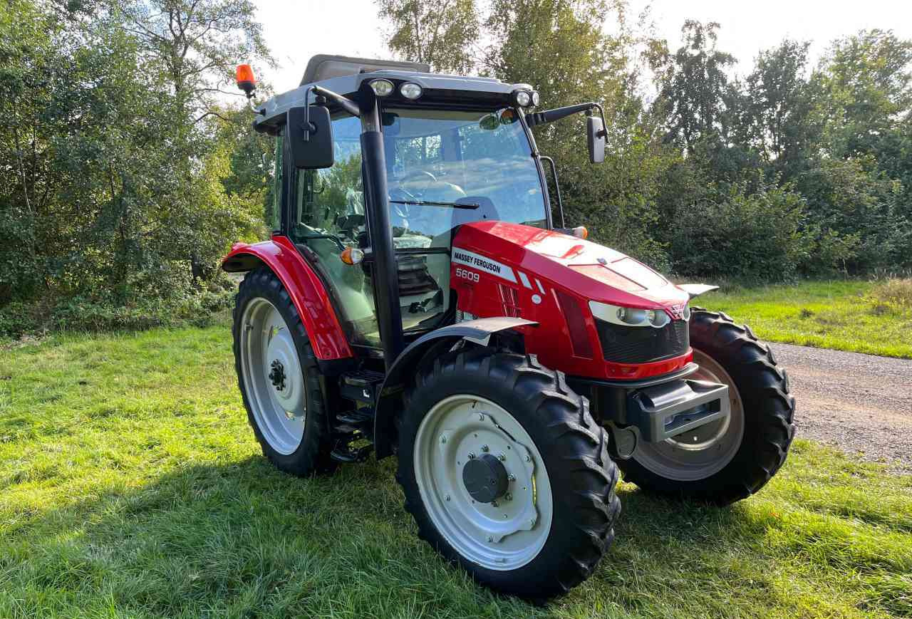 Massey Ferguson 5609 Dyna-4 Essential - Traktor: bild 2 Massey Ferguson 5609 Dyna-4 Essential - Traktor: bild 2