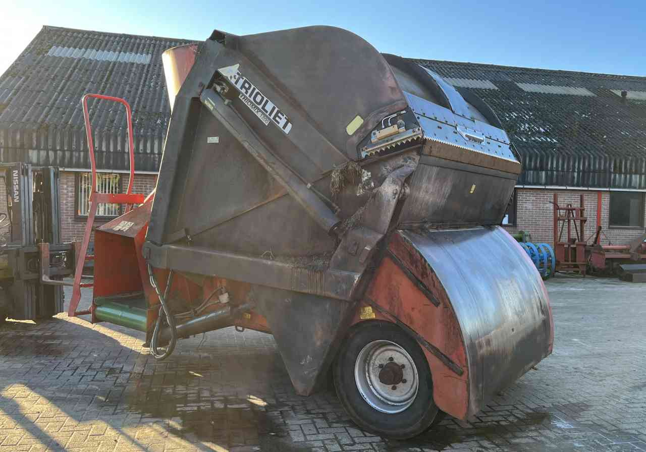 Trioliet Triomix 1200 zelfladende voermengwagen voermachines - Fullfoderblandare: bild 4 Trioliet Triomix 1200 zelfladende voermengwagen voermachines - Fullfoderblandare: bild 4