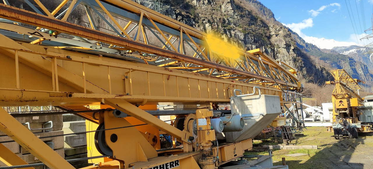 LIEBHERR 32TT - Självresande tornkran: bild 1 LIEBHERR 32TT - Självresande tornkran: bild 1