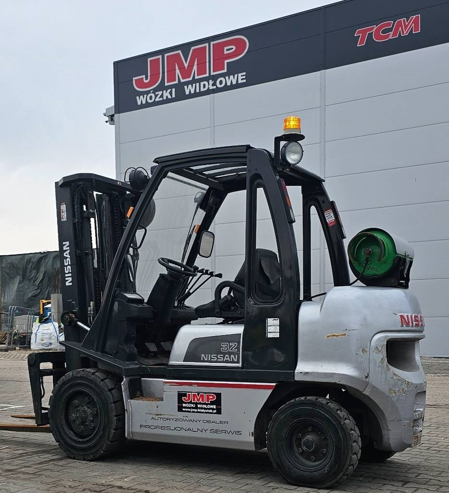 Nissan UG1D2A32LQ - Gasoltruck: bild 2 Nissan UG1D2A32LQ - Gasoltruck: bild 2