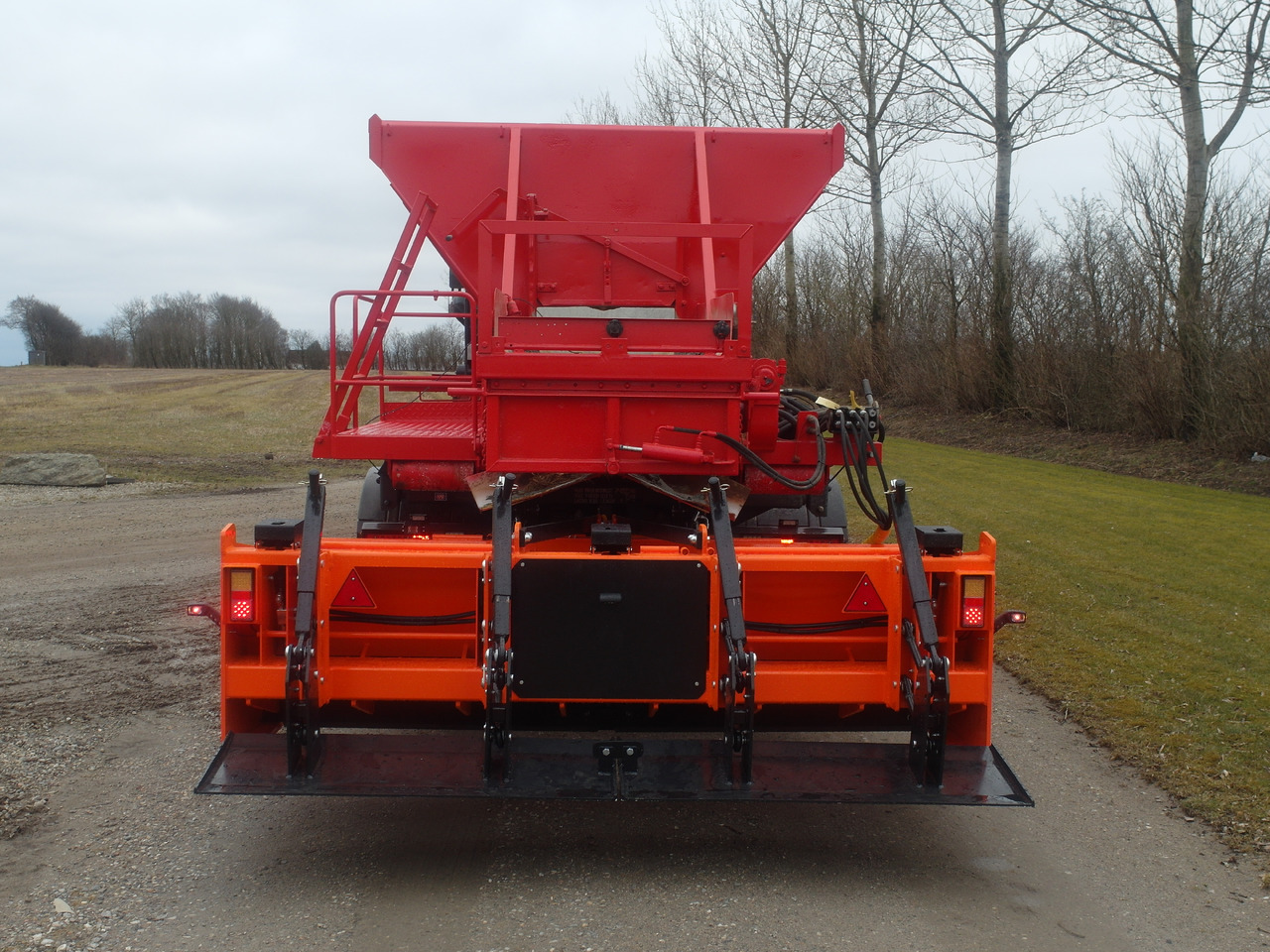 GST  1500-3000  Gravel Road leveler box laying of gravel  for trucks and tractor - Schaktvagn: bild 2 GST  1500-3000  Gravel Road leveler box laying of gravel  for trucks and tractor - Schaktvagn: bild 2