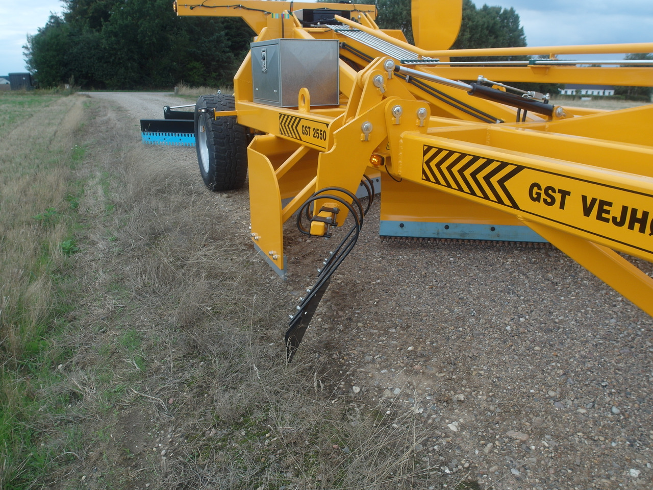 GST 2550 Gravel road tractor Grader - Väghyvel: bild 2 GST 2550 Gravel road tractor Grader - Väghyvel: bild 2