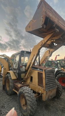 Caterpillar 428 à 13500 € HT - Grävlastare: bild 1 Caterpillar 428 à 13500 € HT - Grävlastare: bild 1