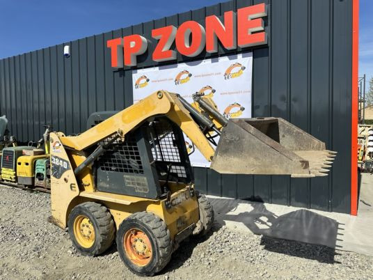 Gehl 3840 - Kompaktlastare/ Slirstyrda lastare: bild 5 Gehl 3840 - Kompaktlastare/ Slirstyrda lastare: bild 5