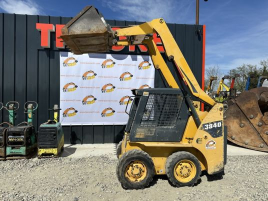 Gehl 3840 - Kompaktlastare/ Slirstyrda lastare: bild 4 Gehl 3840 - Kompaktlastare/ Slirstyrda lastare: bild 4