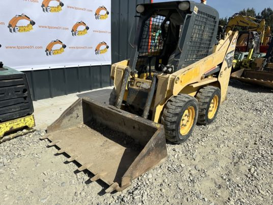 Gehl 3840 - Kompaktlastare/ Slirstyrda lastare: bild 4 Gehl 3840 - Kompaktlastare/ Slirstyrda lastare: bild 4