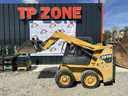 Gehl 3840 - Kompaktlastare/ Slirstyrda lastare: bild 2 Gehl 3840 - Kompaktlastare/ Slirstyrda lastare: bild 2