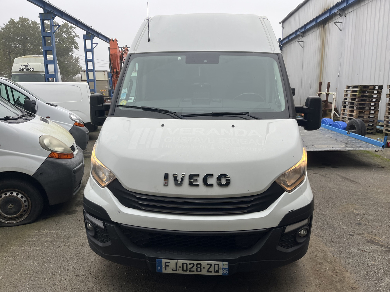 Iveco 35-180 35s18 11M3 - Skåpbil: bild 2 Iveco 35-180 35s18 11M3 - Skåpbil: bild 2