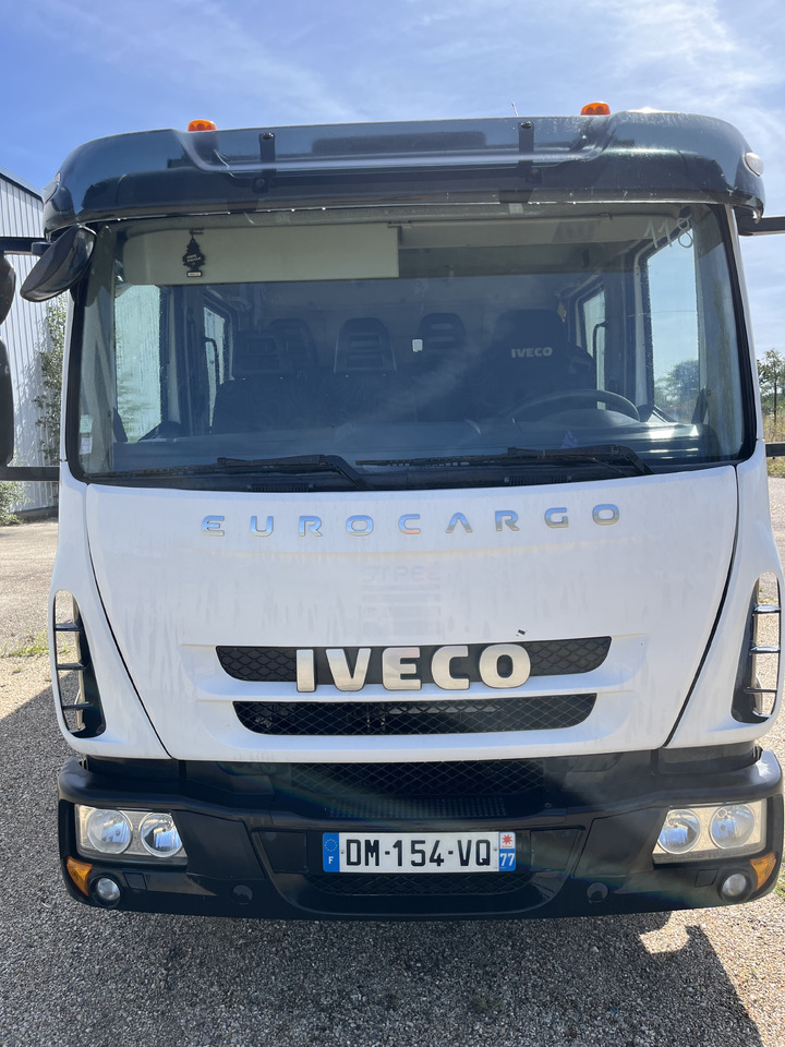 Iveco Eurocargo 100E22 caisse double cabine 7 places - Lastbil med skåp: bild 2 Iveco Eurocargo 100E22 caisse double cabine 7 places - Lastbil med skåp: bild 2