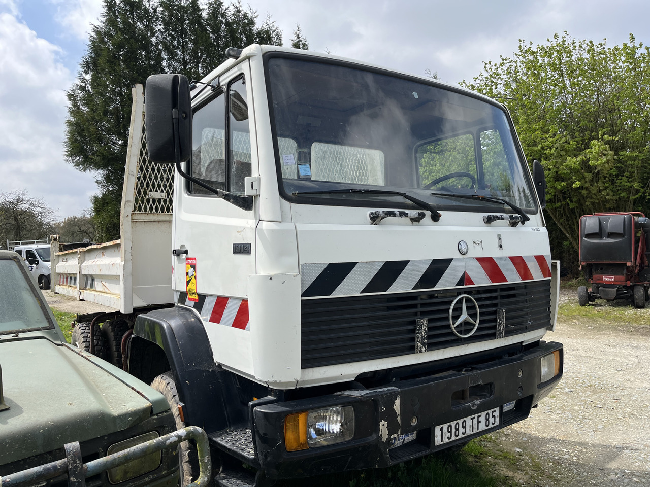 MERCEDES-BENZ 1314 benne 4x4 - Tippbil lastbil: bild 2 MERCEDES-BENZ 1314 benne 4x4 - Tippbil lastbil: bild 2