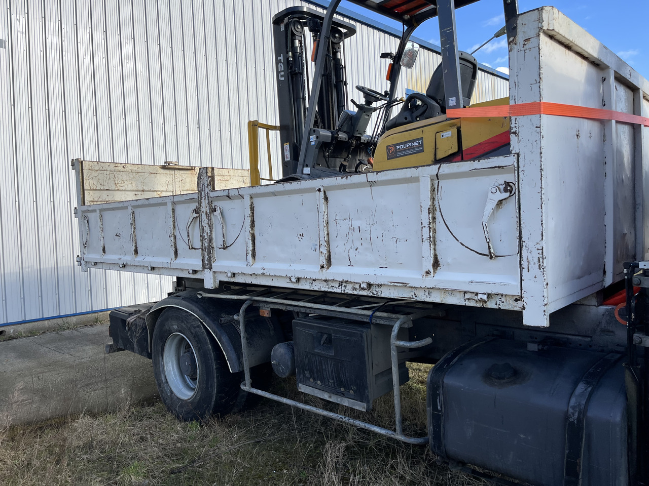 RENAULT Kerax 370dci 4x2 19T benne grue - Tippbil lastbil, Kranbil: bild 3 RENAULT Kerax 370dci 4x2 19T benne grue - Tippbil lastbil, Kranbil: bild 3