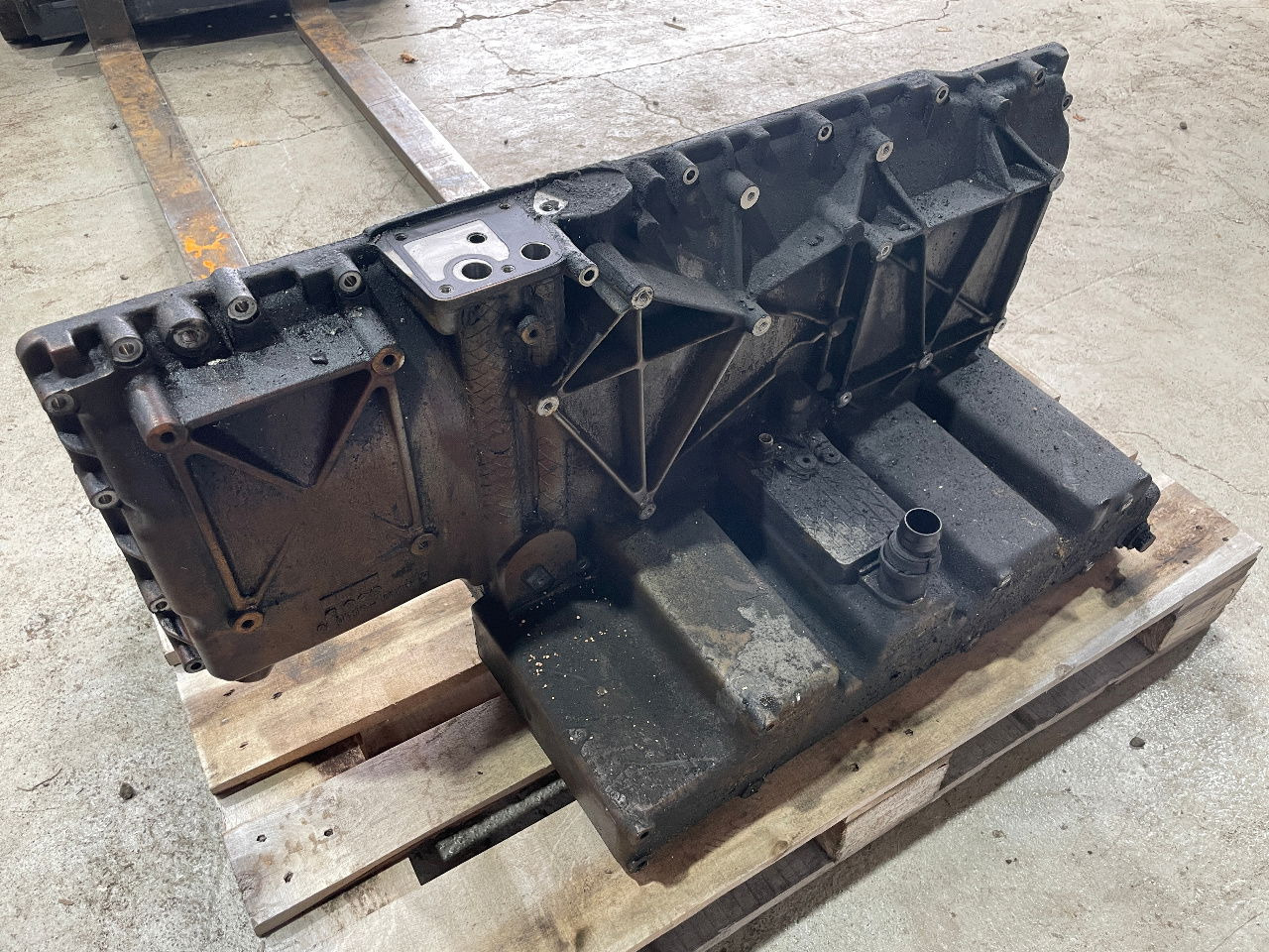 MAN Ölwanne MAN Motor D2066 D 2066HLA EEV Euro 6 LUH 52 LUH 50 - Oljetråg för Buss: bild 3 MAN Ölwanne MAN Motor D2066 D 2066HLA EEV Euro 6 LUH 52 LUH 50 - Oljetråg för Buss: bild 3