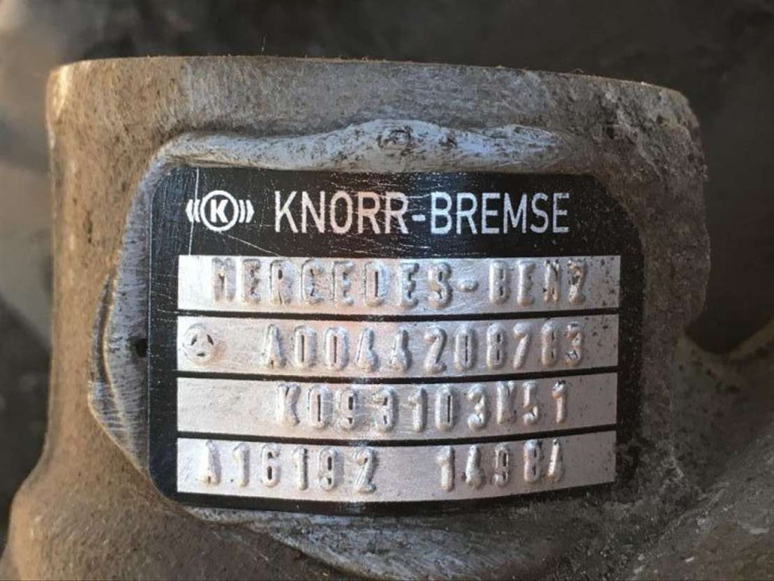 Mercedes-Benz Bremssattel K003800 Citaro Actros MP3 MP2 Axor Knorr SB7 SN7 A0044 - Bromsok för Buss: bild 2 Mercedes-Benz Bremssattel K003800 Citaro Actros MP3 MP2 Axor Knorr SB7 SN7 A0044 - Bromsok för Buss: bild 2