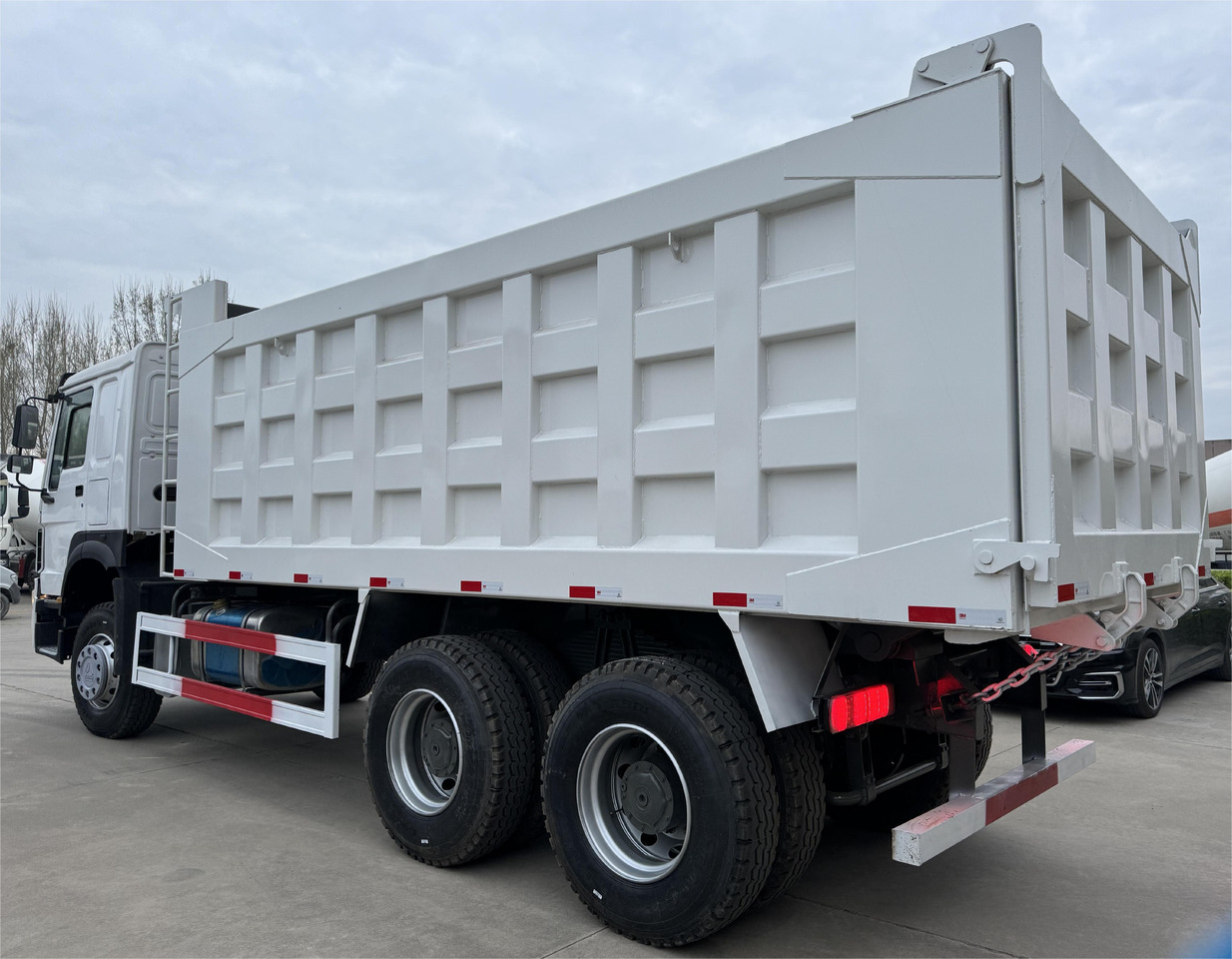 Sinotruk HOWO 371 dump truck tipper - Tippbil lastbil: bild 2 Sinotruk HOWO 371 dump truck tipper - Tippbil lastbil: bild 2