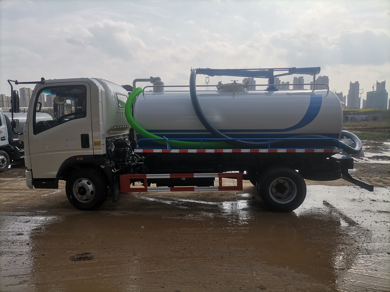 Sinotruk Howo light truck ( alternative: Dongfeng ) - Sugbil: bild 3 Sinotruk Howo light truck ( alternative: Dongfeng ) - Sugbil: bild 3