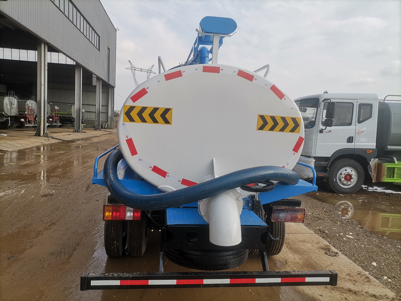 Sinotruk Howo light truck ( alternative: Dongfeng ) - Sugbil: bild 4 Sinotruk Howo light truck ( alternative: Dongfeng ) - Sugbil: bild 4