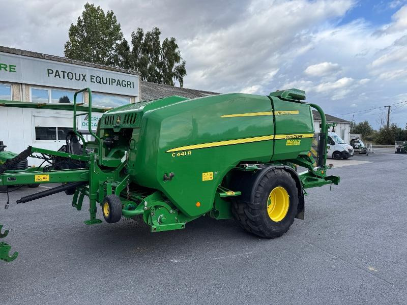 JOHN DEERE C441R - Rundbalspress, Inplastar: bild 1 JOHN DEERE C441R - Rundbalspress, Inplastar: bild 1