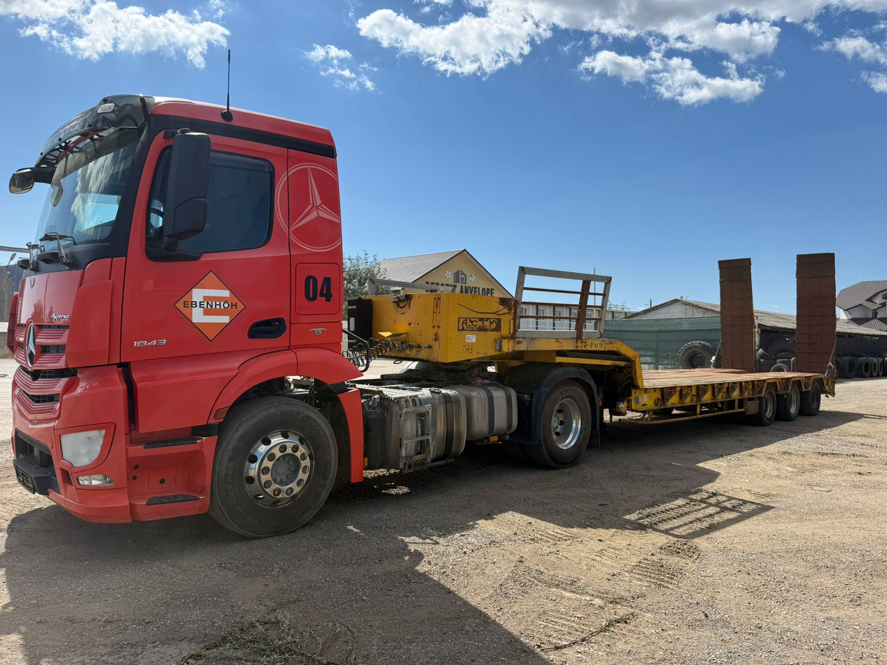 Mercedes-Benz Actros and Trailer ACTM Assembly - Dragbil, Låg lastare semitrailer: bild 5 Mercedes-Benz Actros and Trailer ACTM Assembly - Dragbil, Låg lastare semitrailer: bild 5