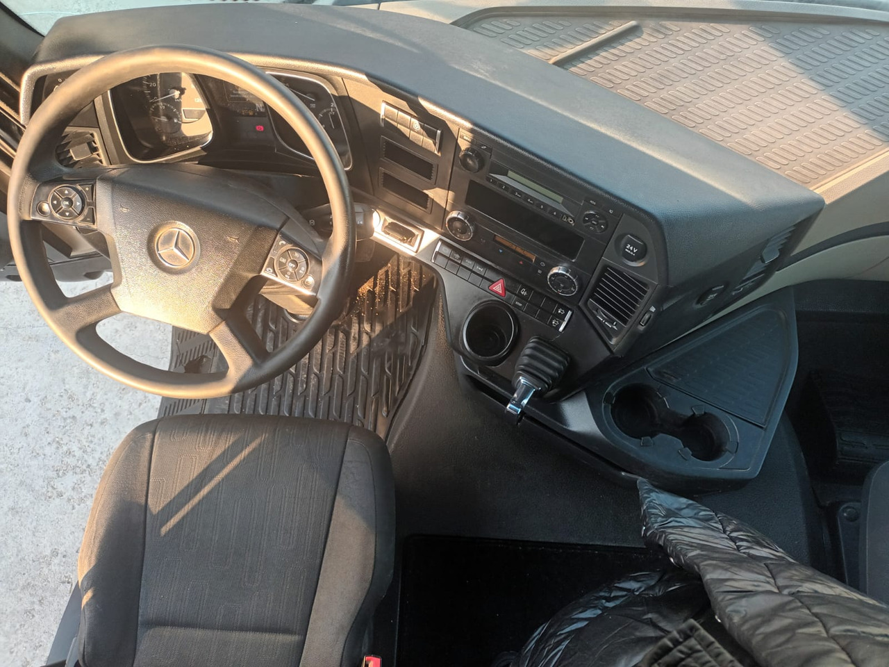 Tractor Head Mercedes-Benz Actros (2014) + Semi-trailer Tipper Meiller – Kipper (2004) - Dragbil: bild 2 Tractor Head Mercedes-Benz Actros (2014) + Semi-trailer Tipper Meiller – Kipper (2004) - Dragbil: bild 2