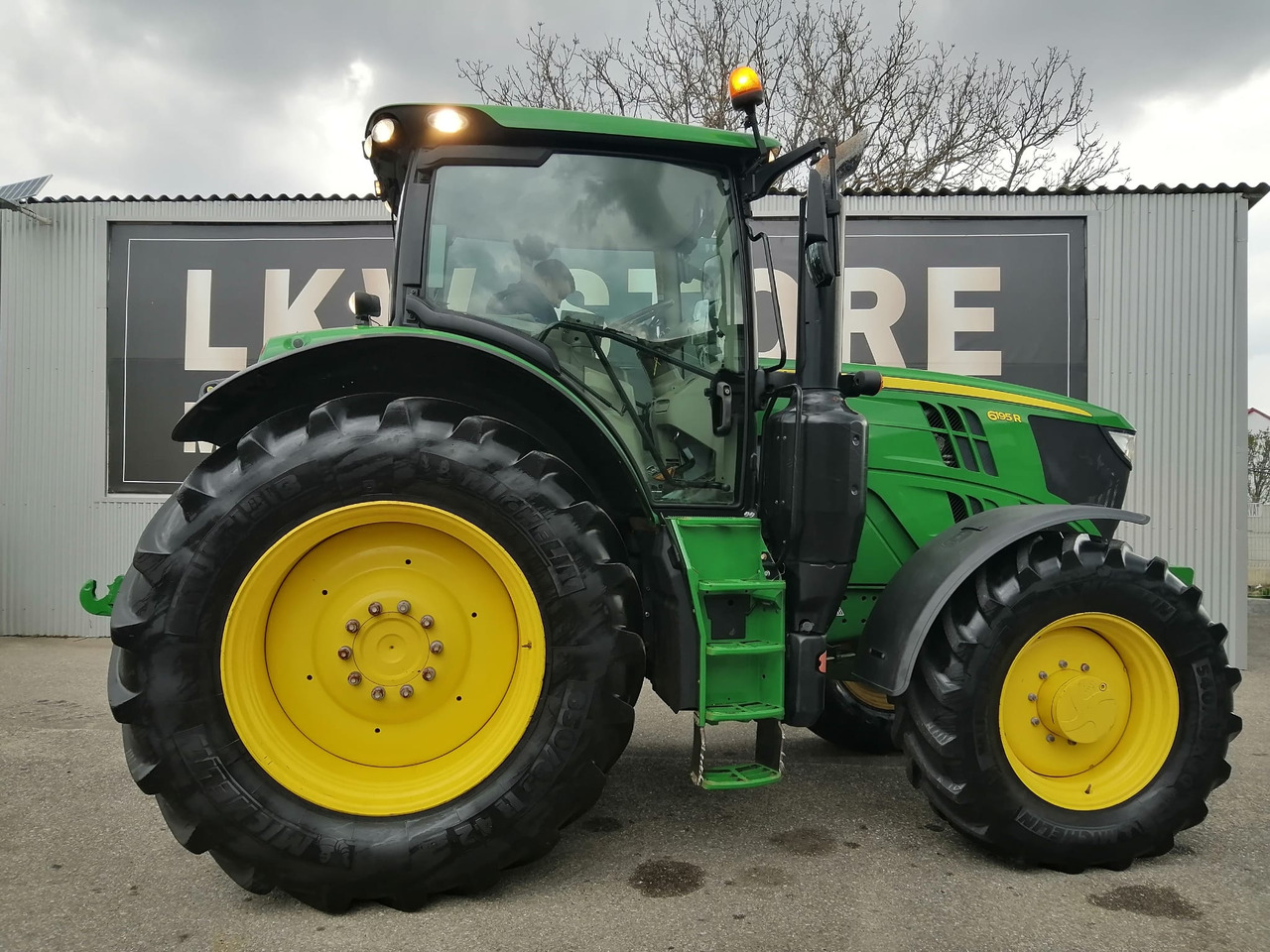 John Deere 6195R 4WD, Auto Trac + Activare !!! TOP !!! - Traktor: bild 5 John Deere 6195R 4WD, Auto Trac + Activare !!! TOP !!! - Traktor: bild 5