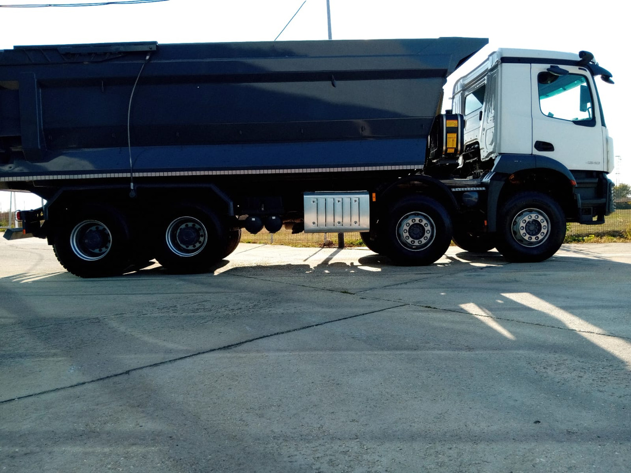 Mercedes-Benz Arocs 42.40 8×4 Basculanta/Tipper/Kipper Heavy Duty, TOP !!! - Tippbil lastbil: bild 3 Mercedes-Benz Arocs 42.40 8×4 Basculanta/Tipper/Kipper Heavy Duty, TOP !!! - Tippbil lastbil: bild 3