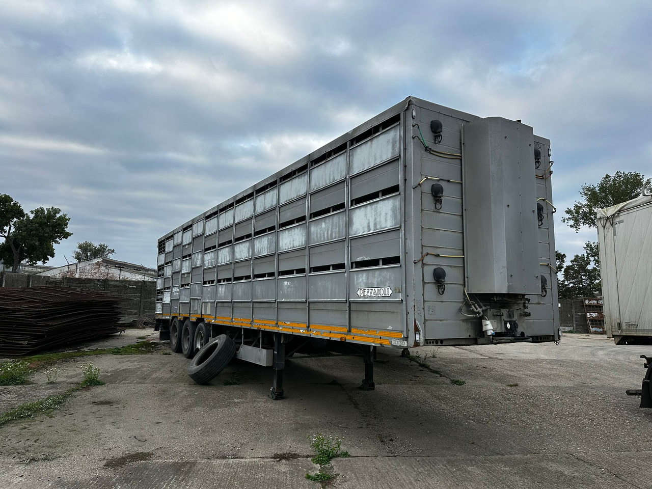 PEZZAIOLLI Animal Transport Semi-trailer - Djurtransport semitrailer: bild 1 PEZZAIOLLI Animal Transport Semi-trailer - Djurtransport semitrailer: bild 1