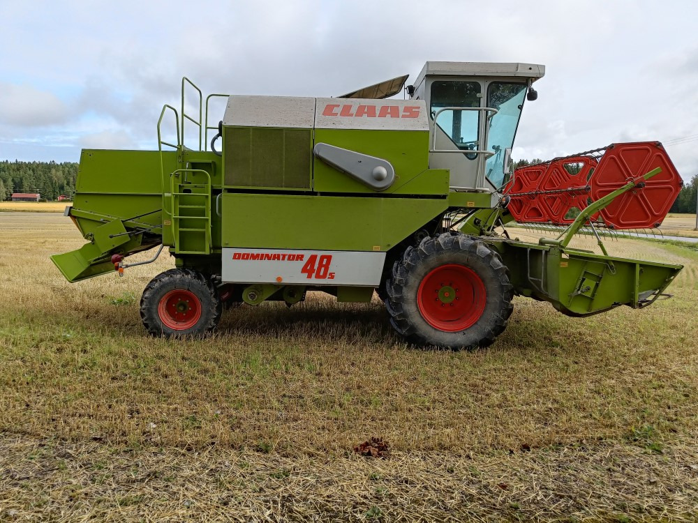 CLAAS Dominator 48S leikkuupuimuri, hydraulisella torvella - Skördetröska: bild 1 CLAAS Dominator 48S leikkuupuimuri, hydraulisella torvella - Skördetröska: bild 1