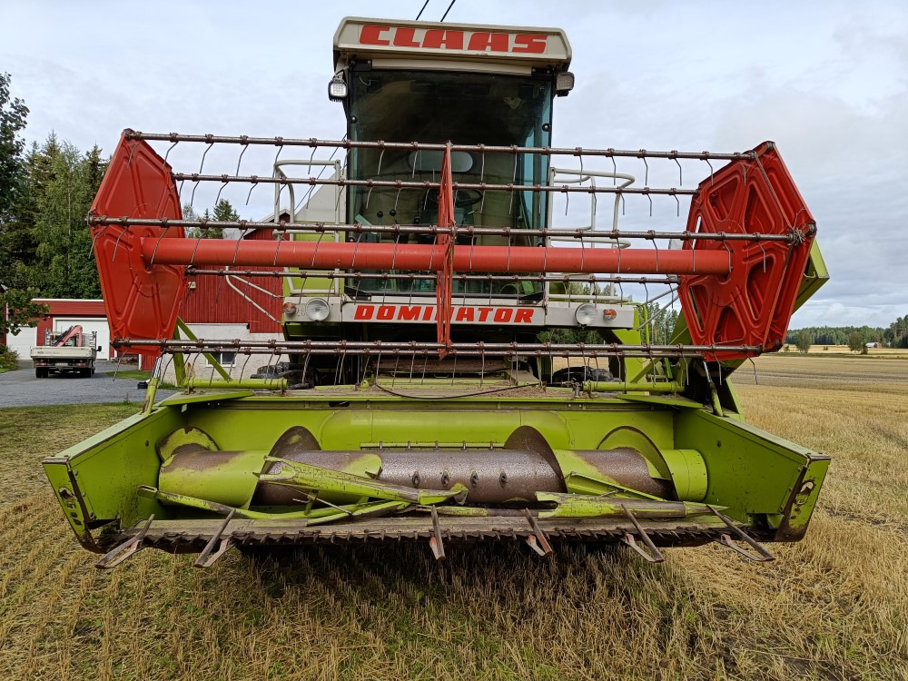 CLAAS Dominator 48S leikkuupuimuri, hydraulisella torvella - Skördetröska: bild 3 CLAAS Dominator 48S leikkuupuimuri, hydraulisella torvella - Skördetröska: bild 3