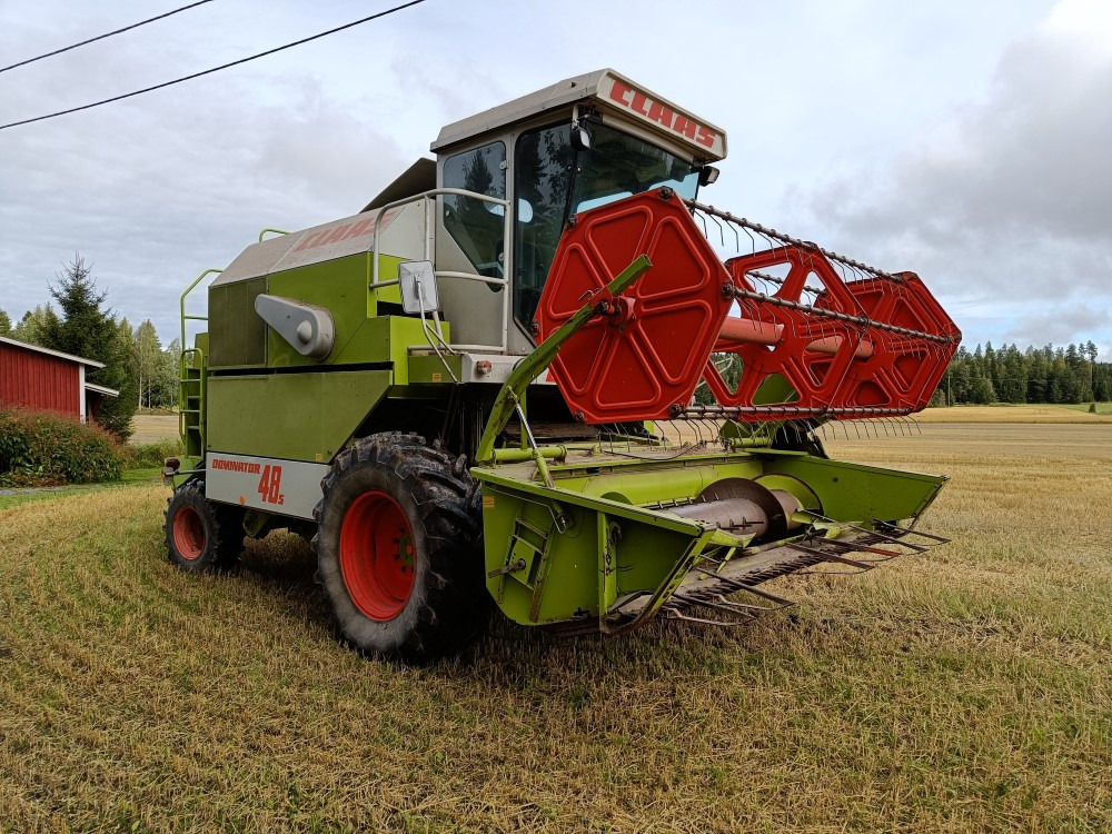 CLAAS Dominator 48S leikkuupuimuri, hydraulisella torvella - Skördetröska: bild 2 CLAAS Dominator 48S leikkuupuimuri, hydraulisella torvella - Skördetröska: bild 2