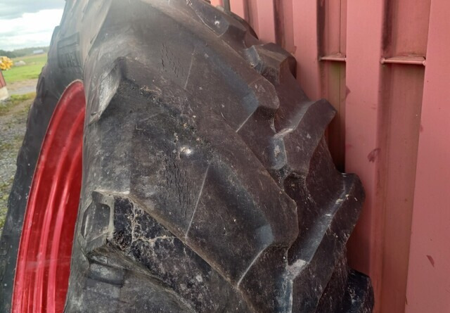 Fendt Takarenkaat 650/65R42 vanteineen - Däck för Traktor: bild 5 Fendt Takarenkaat 650/65R42 vanteineen - Däck för Traktor: bild 5