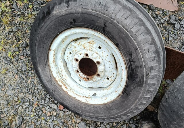 Fordson Diesel Major eturenkaat - Däck för Traktor: bild 5 Fordson Diesel Major eturenkaat - Däck för Traktor: bild 5