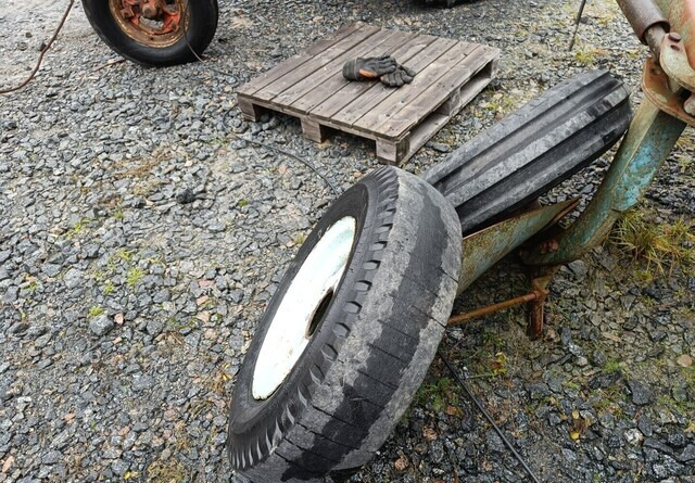 Fordson Diesel Major eturenkaat - Däck för Traktor: bild 3 Fordson Diesel Major eturenkaat - Däck för Traktor: bild 3