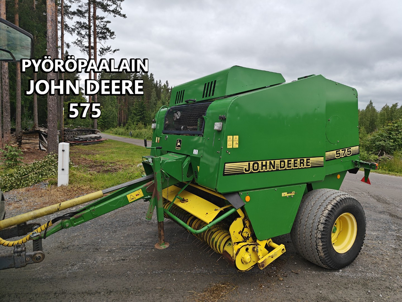 JOHN DEERE Pyöröpaalain 575 - Rundbalspress: bild 1 JOHN DEERE Pyöröpaalain 575 - Rundbalspress: bild 1