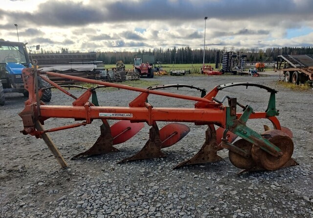 Kverneland A8 sarka-aura 4-siipinen - Plog: bild 4 Kverneland A8 sarka-aura 4-siipinen - Plog: bild 4