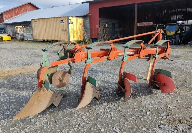 Kverneland A8 sarka-aura 4-siipinen - Plog: bild 1 Kverneland A8 sarka-aura 4-siipinen - Plog: bild 1