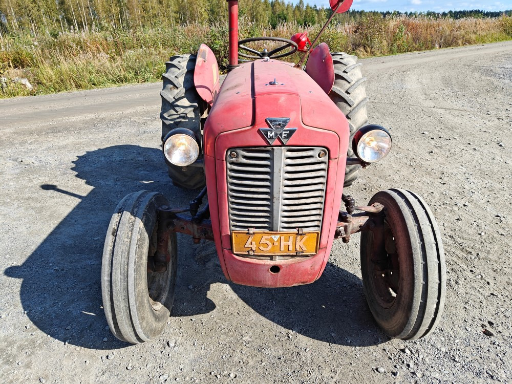 Massey Ferguson 35 traktori alkuperäiskuntoinen, katso video! - Traktor: bild 5 Massey Ferguson 35 traktori alkuperäiskuntoinen, katso video! - Traktor: bild 5
