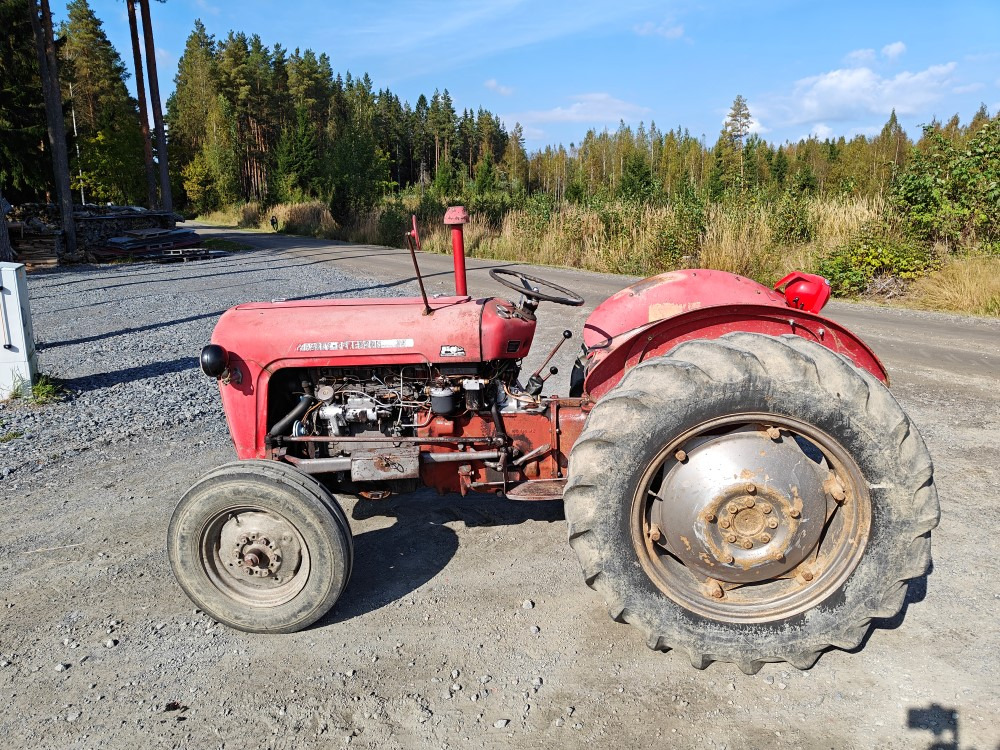 Massey Ferguson 35 traktori alkuperäiskuntoinen, katso video! - Traktor: bild 2 Massey Ferguson 35 traktori alkuperäiskuntoinen, katso video! - Traktor: bild 2