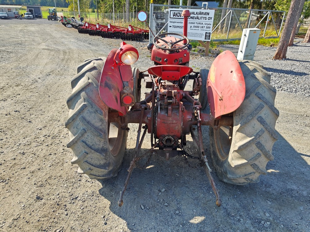 Massey Ferguson 35 traktori alkuperäiskuntoinen, katso video! - Traktor: bild 3 Massey Ferguson 35 traktori alkuperäiskuntoinen, katso video! - Traktor: bild 3