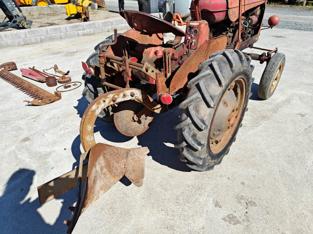 Massey Harris 820D harvinainen 2-sylinterinen diesel, katso video! - Traktor: bild 5 Massey Harris 820D harvinainen 2-sylinterinen diesel, katso video! - Traktor: bild 5