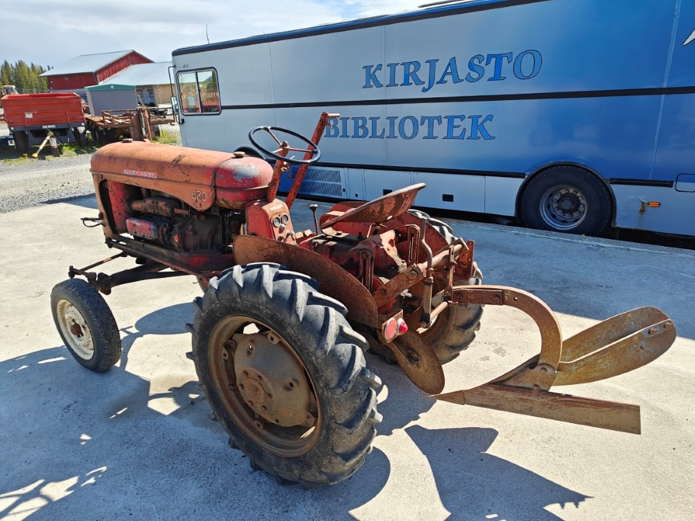 Massey Harris 820D harvinainen 2-sylinterinen diesel, katso video! - Traktor: bild 4 Massey Harris 820D harvinainen 2-sylinterinen diesel, katso video! - Traktor: bild 4